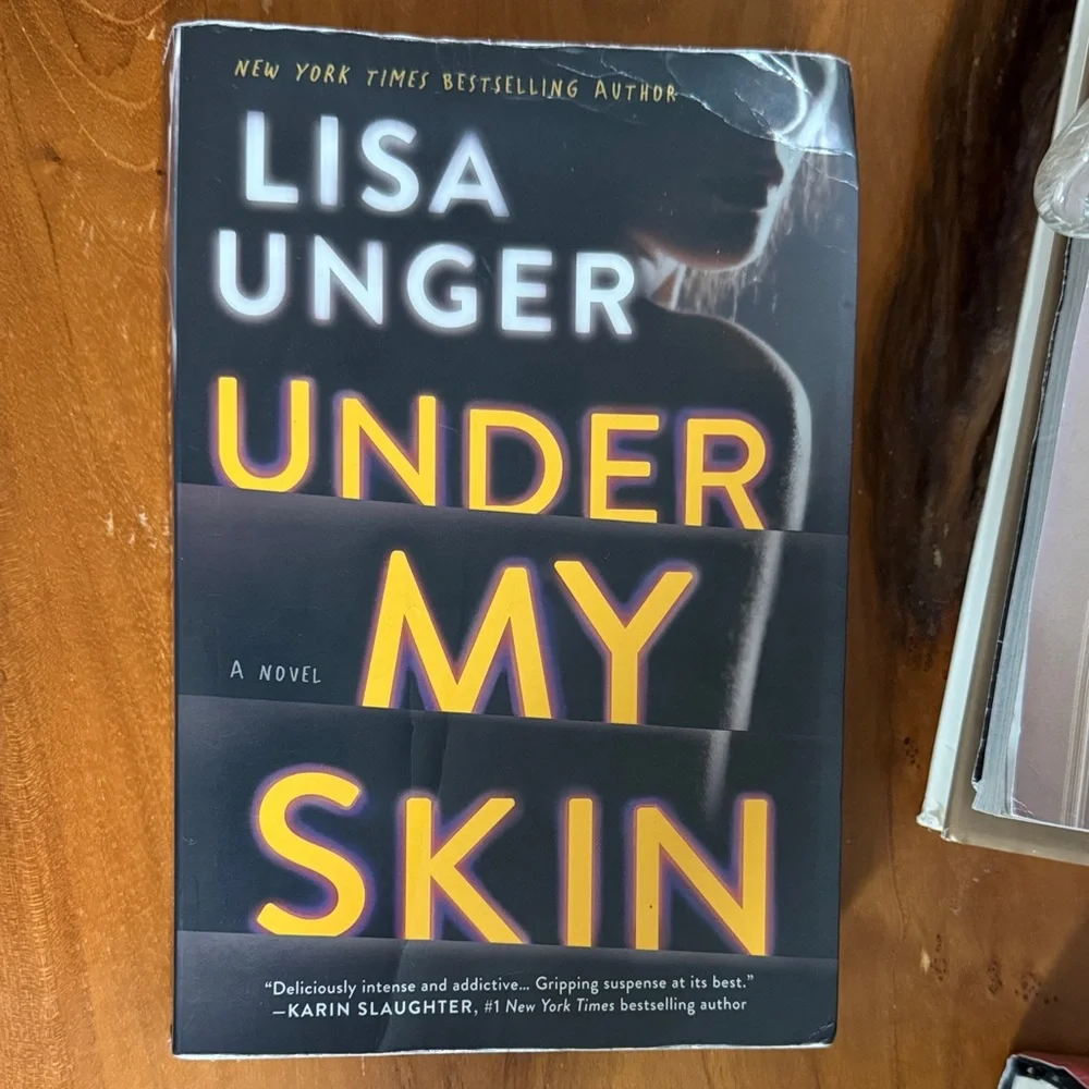 Under My Skin by Lisa Unger Book